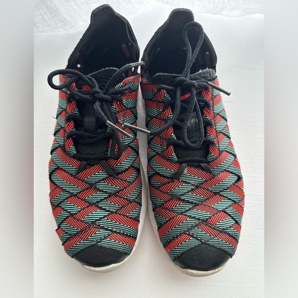 Nike stylish Black and Red Woven Sneakers size 6.5